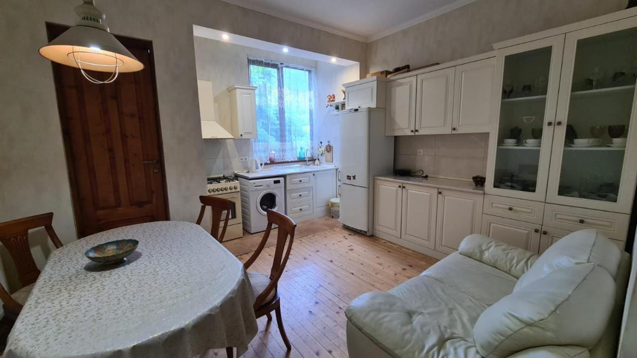 Guest House Casa ボルジョミ エクステリア 写真